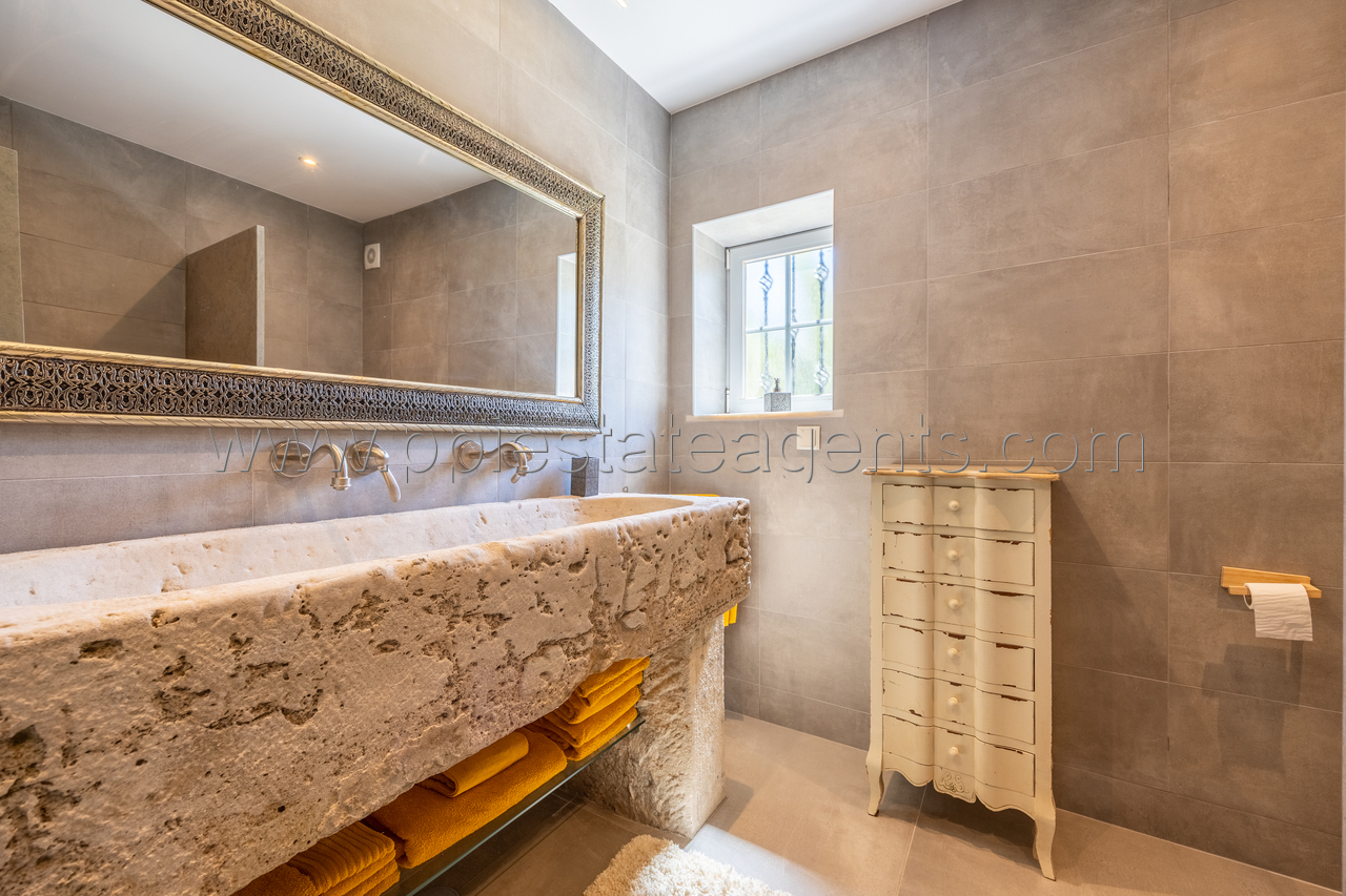 BATHROOM 3