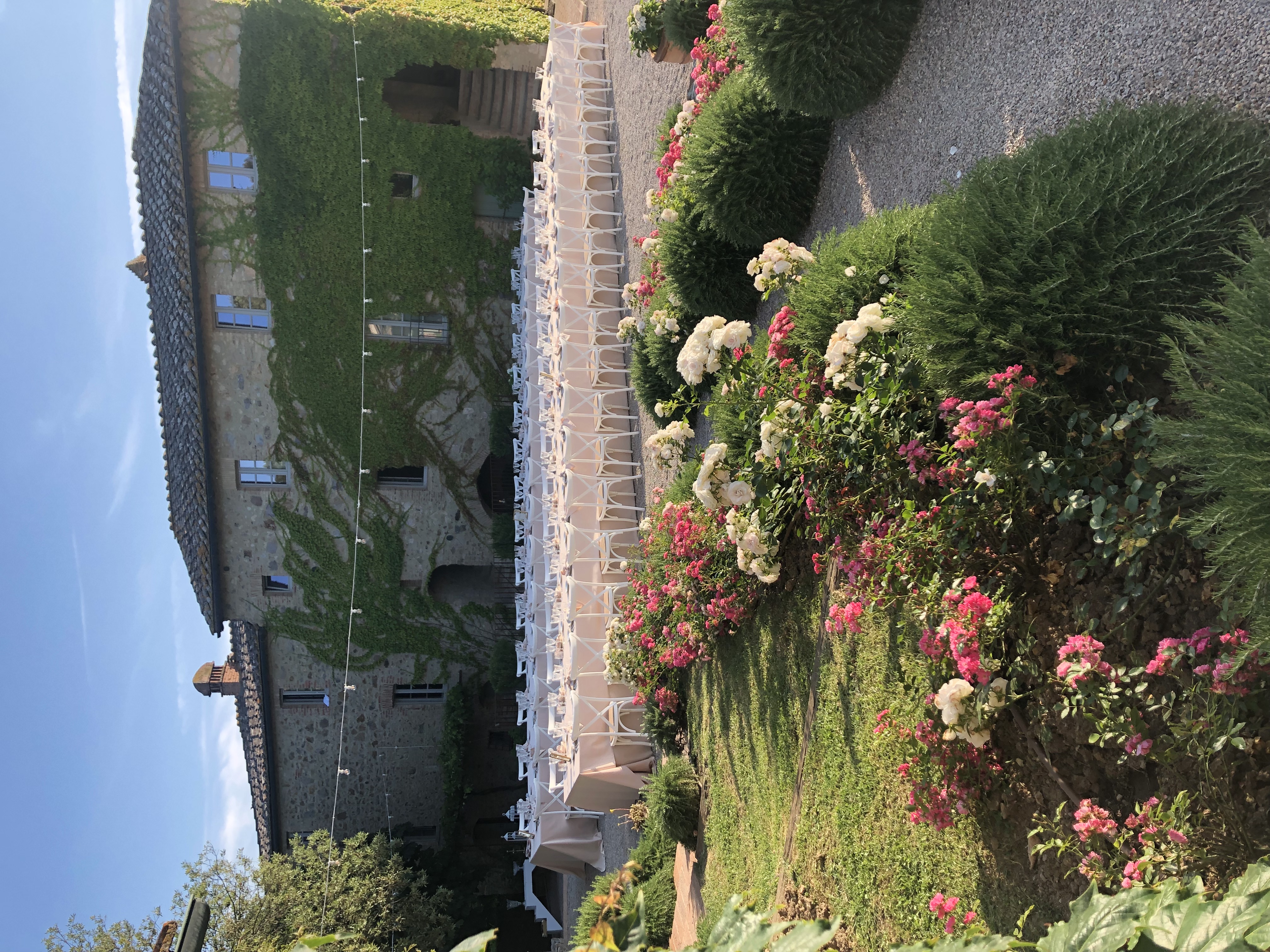 Sping garens in front of the accommodations building