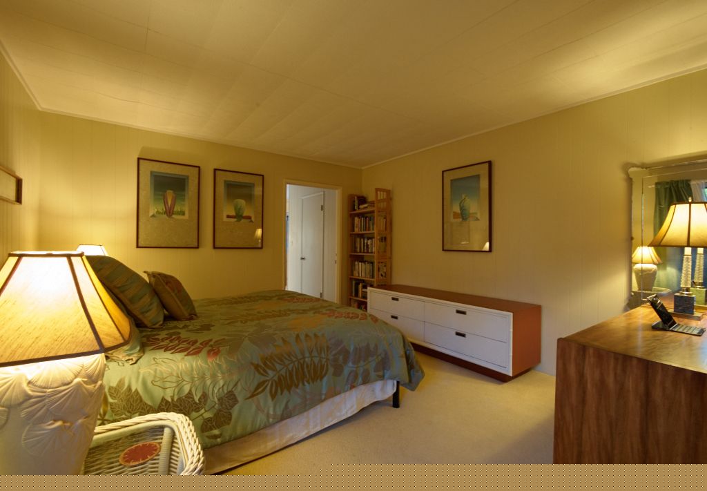 Large king bedroom ensuite.