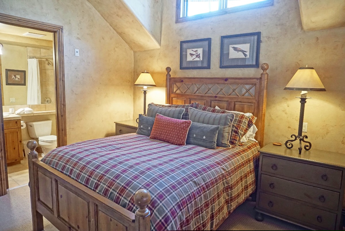 Queen Bedroom